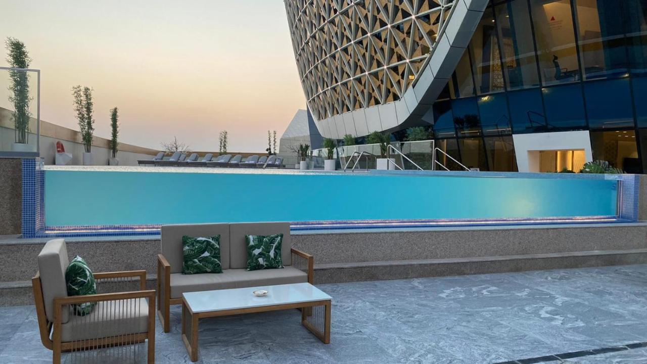 Velero Hotel Doha Lusail 외부 사진 The pool at the Ritz-Carlton, DIFC