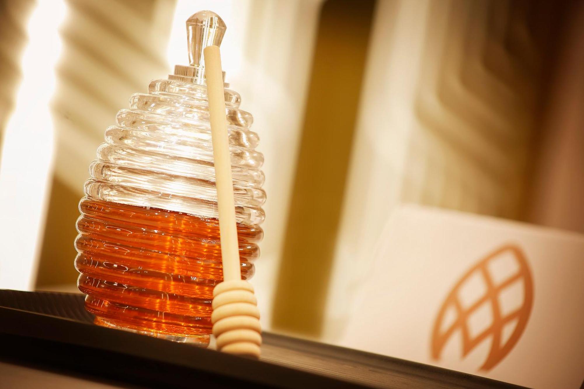 Velero Hotel Doha Lusail 외부 사진 A bottle of cognac