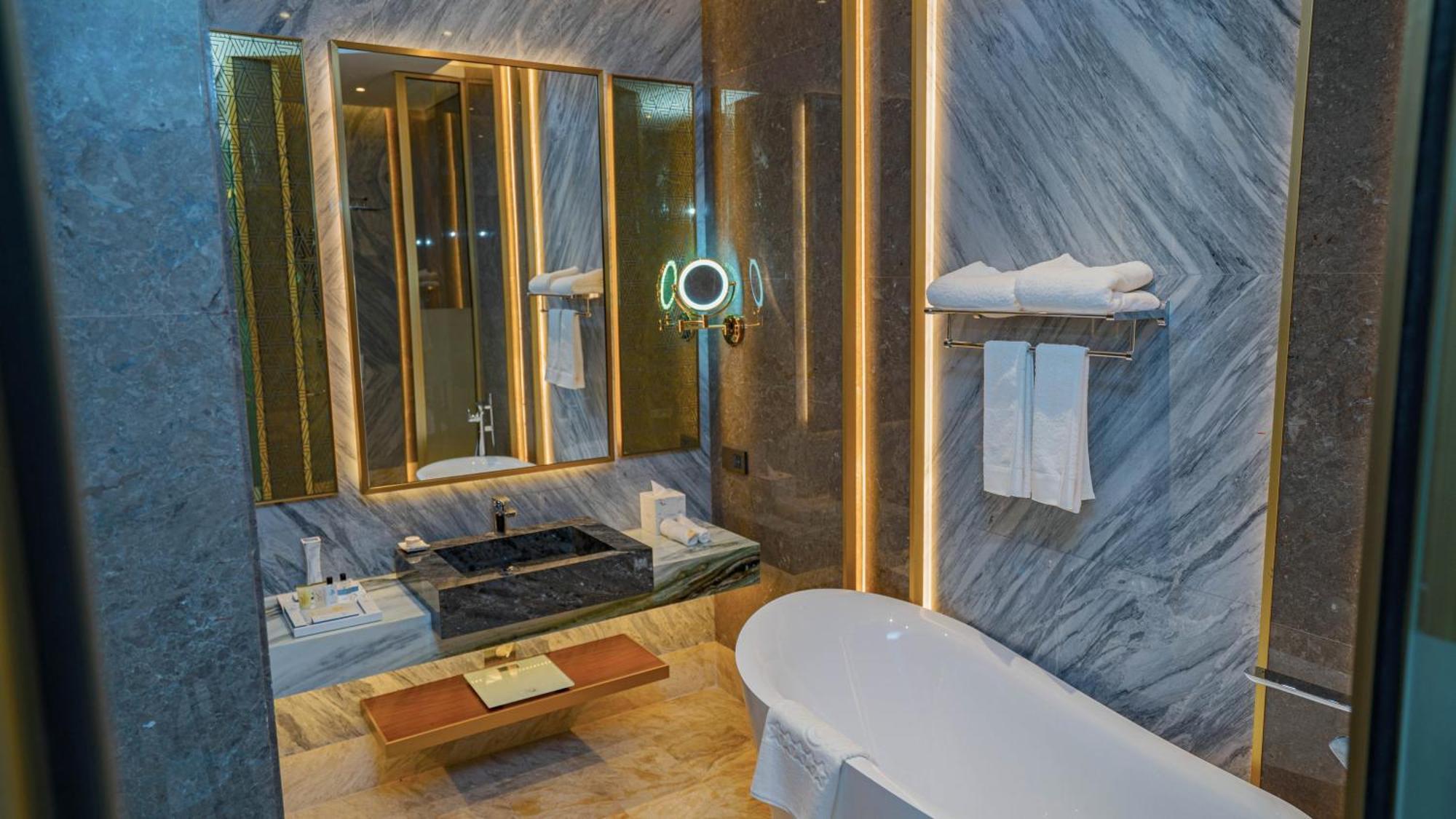 Velero Hotel Doha Lusail 외부 사진 Bathroom